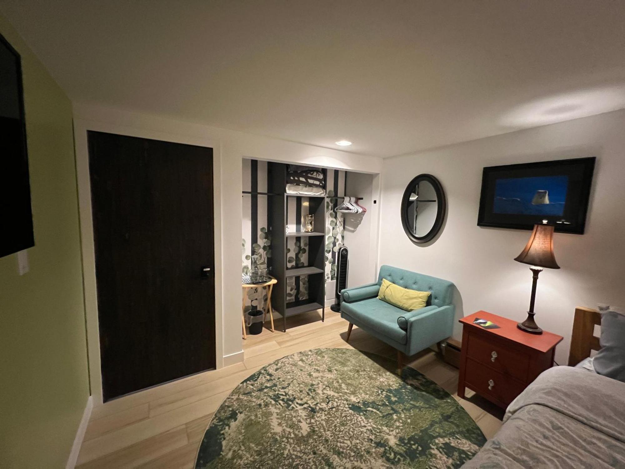 好丘。Hacho House Bed & Breakfast Yellowknife Luaran gambar